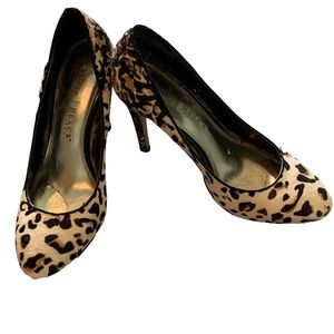 White House Black Market Shoes Leopard Print Four Inch Heels Size 7.5